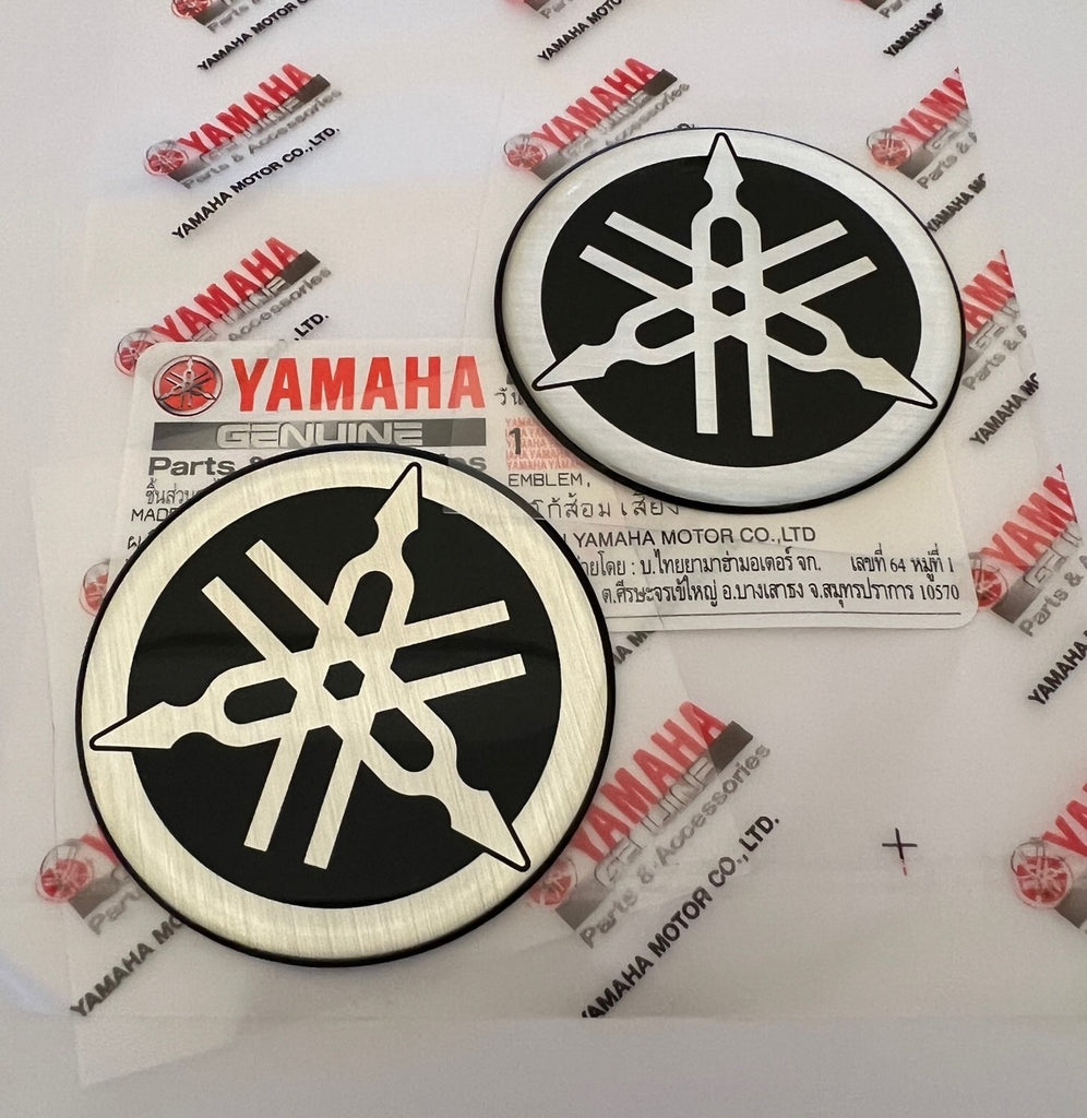 Decalcomania A Forchetta Yamaha 50mm - Nero/Argento - Adesivo Logo Per Moto - Foto 1